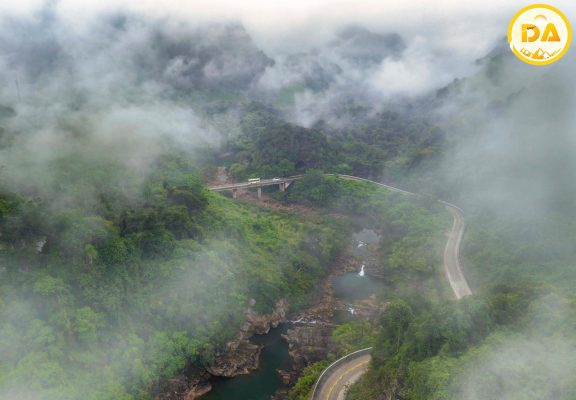 Đèo sao mù trên dãy trường sơn hùng vỹ