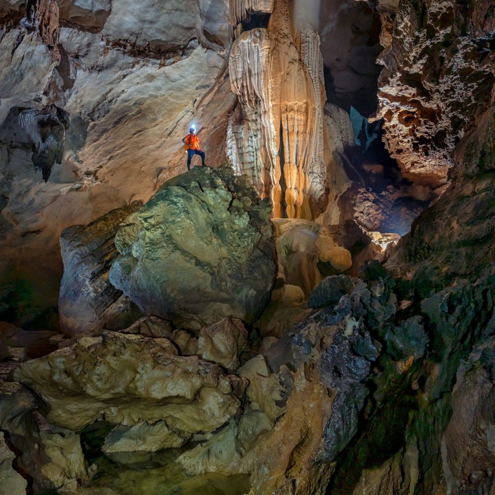 Khám phán hệ thống hang Chà Lòi và tìm hiểu văn cộng đồng bà con Vân Kiều (2N1Đ)