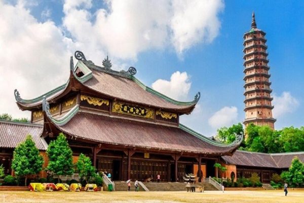 DU XUÂN NINH BÌNH – CHẠM VÀO MÙA LỄ HỘI GIỮA NON NƯỚC HỮU TÌNH