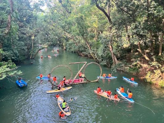 Chèo sup trên sông