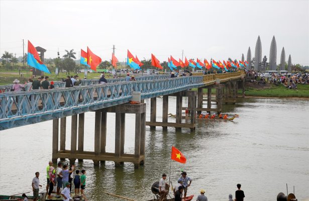 Cầu hiền lương bắc qua sông Bến Hải