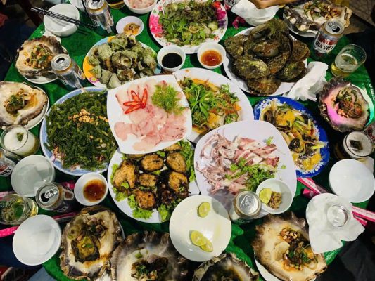 thưởng thức ẩm thực trên đảo