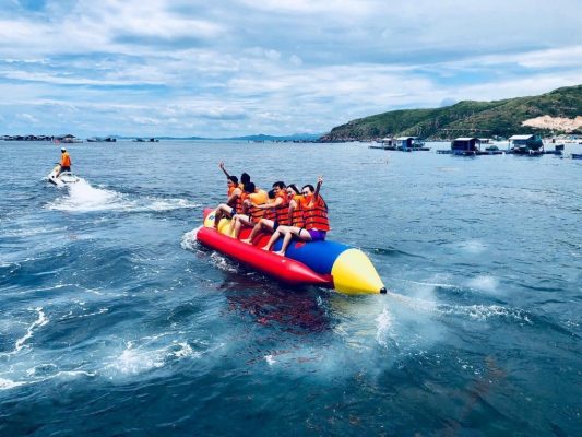 Tắm biển Hòn Tre Nha Trang