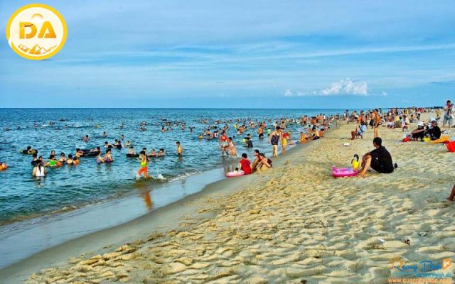 biển nhật lê một trong những bải biễn đẹp của quaảng bình
