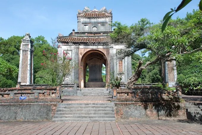 HUẾ – ĐẠI NỘI – LĂNG TỰ ĐỨC – LÀNG HƯƠNG - ĐỘNG THIÊN ĐƯỜNG – SUỐI MOOC – CITY TOUR – ĐỒNG HỚI