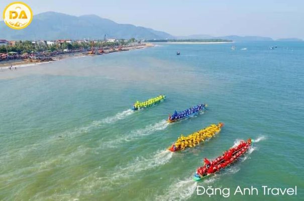 Các đội bơi thuyền ở Cảnh Dương