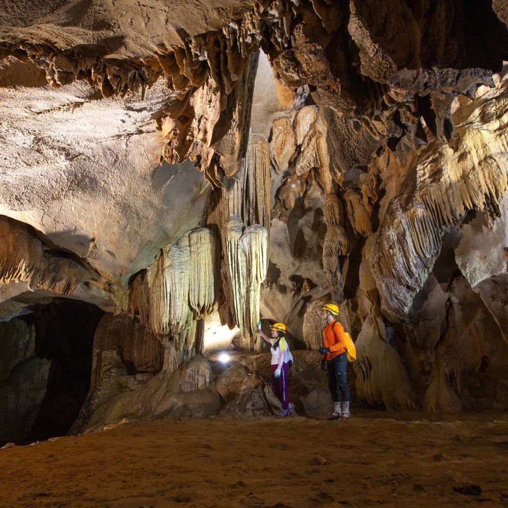 Không gian rộng lớn Hang Chà Lòi