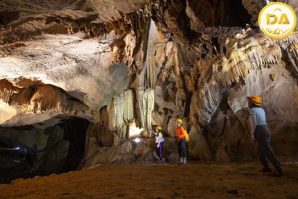 Không gian rộng lớn Hang Chà Lòi