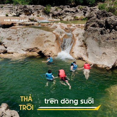 Tắm suối chèo sup, kayak tại khe nước lạnh